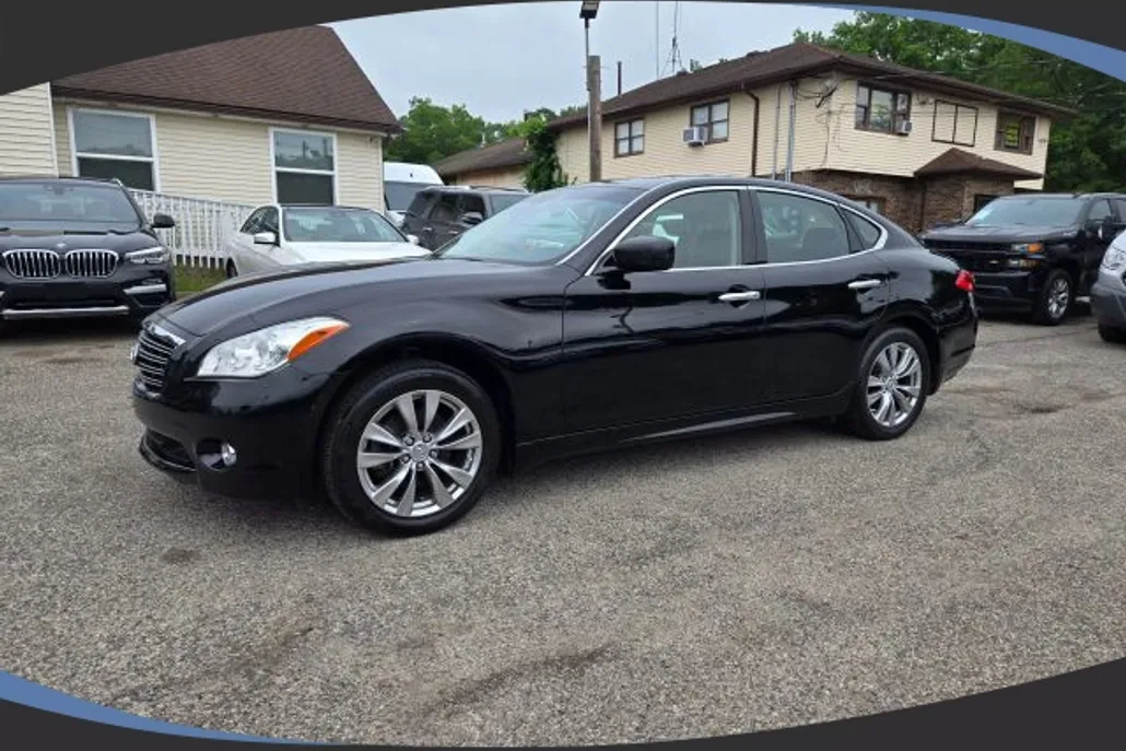 2013 Infiniti M37 photo 1