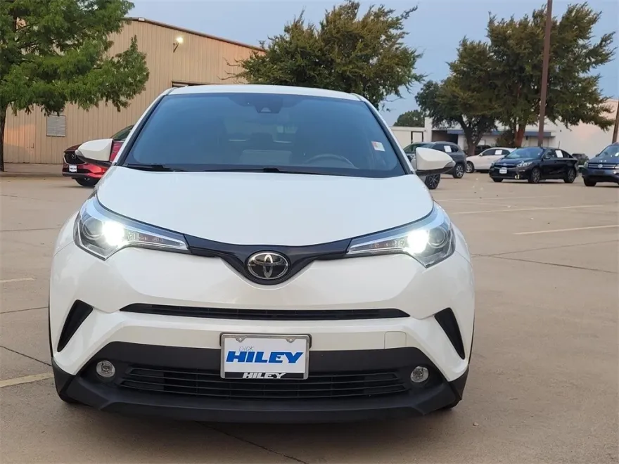 2019 Toyota C-HR Limited photo 1