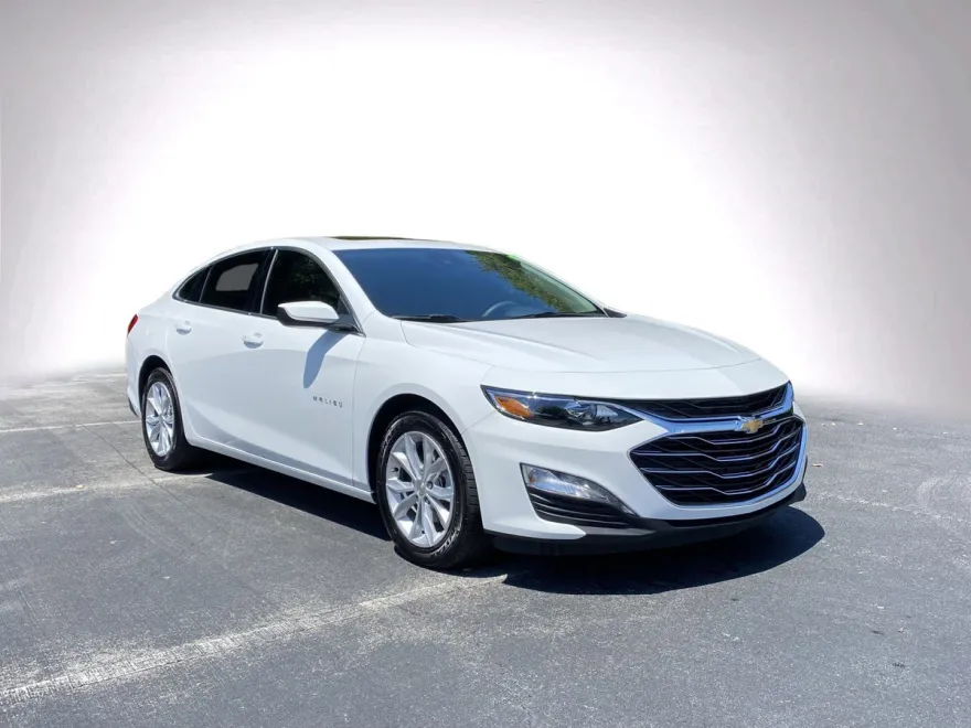 2025 Chevrolet Malibu 1LT photo 1