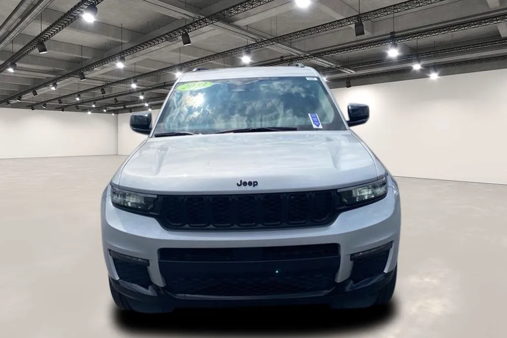 2023 Jeep Grand Cherokee Limited photo 1