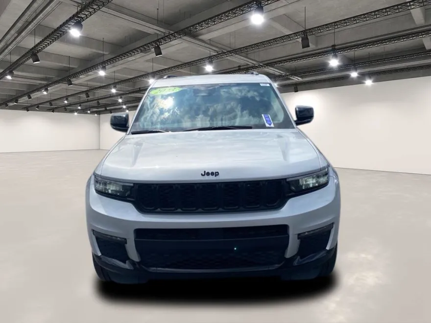 2023 Jeep Grand Cherokee Limited photo 1