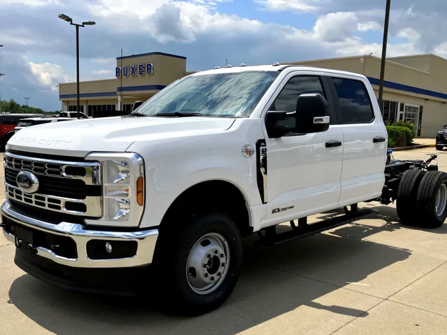 2025 Ford F-350 XL photo 1
