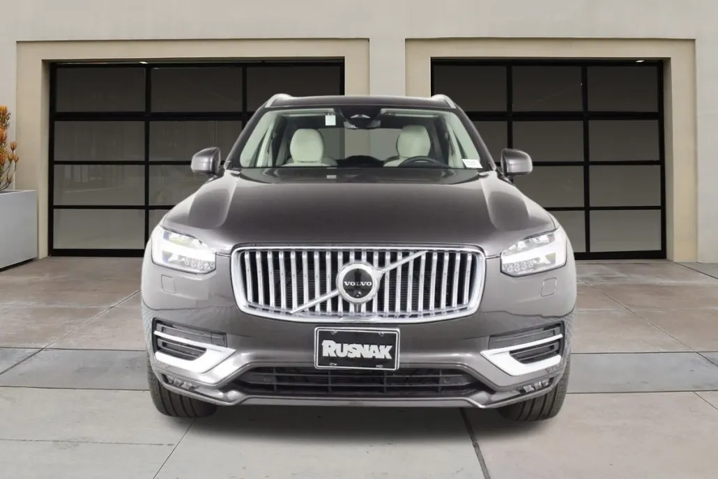 2025 Volvo XC90 Plus photo 1