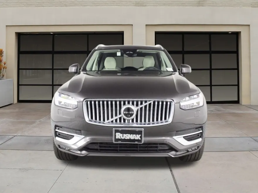 2025 Volvo XC90 Plus photo 1