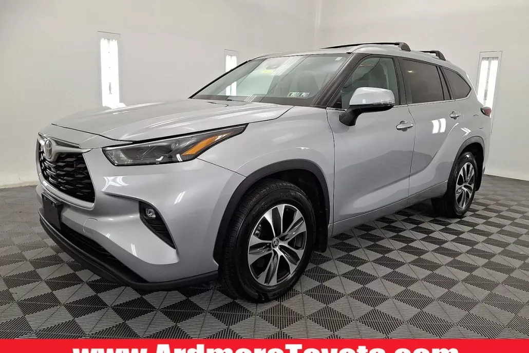 2024 Toyota Highlander XLE photo 1