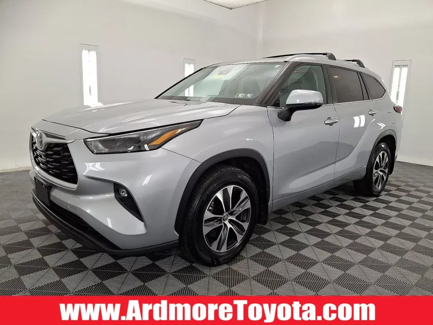 2024 Toyota Highlander XLE photo 1