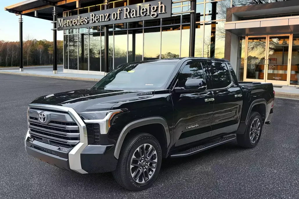 2025 Toyota Tundra Limited CrewMax photo 1