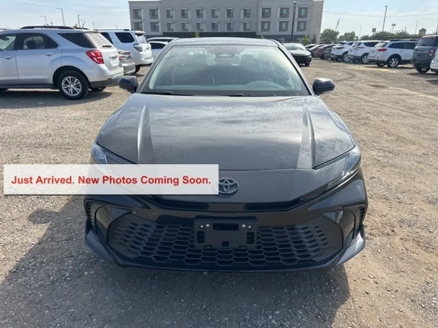 2025 Toyota Camry SE photo 1