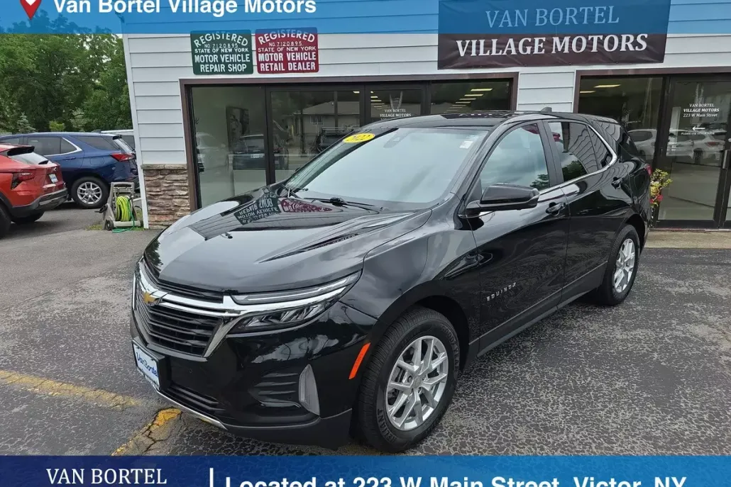 2022 Chevrolet Equinox LT photo 1
