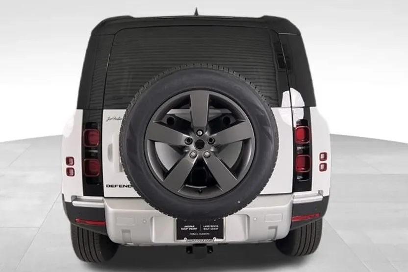 2025 Land Rover Defender 110 S photo 1