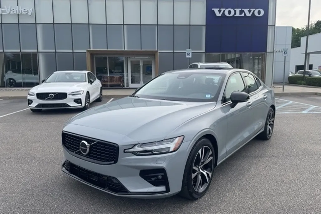 2025 Volvo S60 B5 Core photo 1