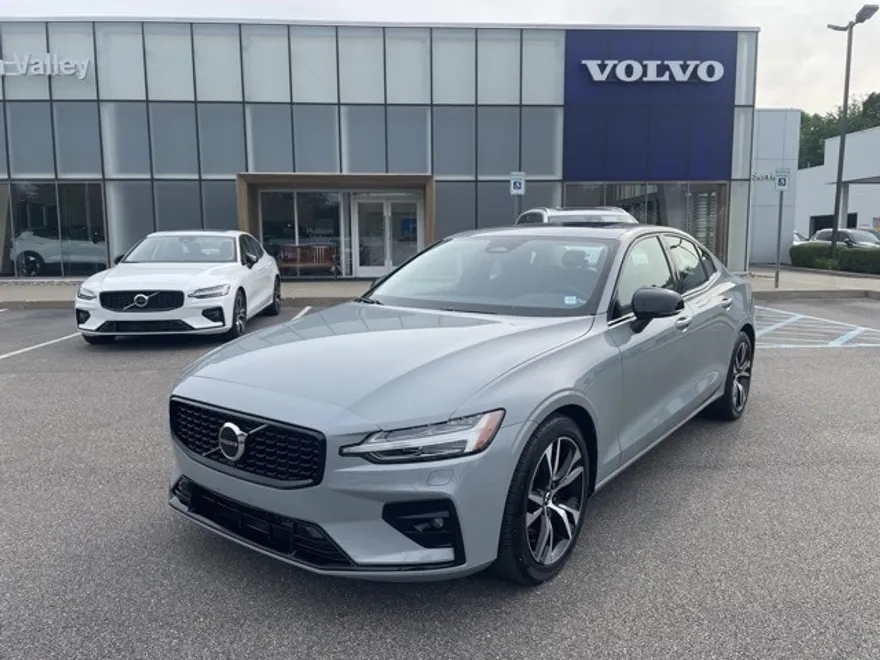 2025 Volvo S60 B5 Core photo 1