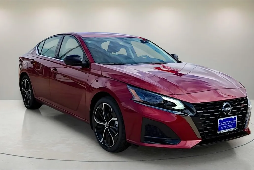 2025 Nissan Altima 2.5 SR photo 1