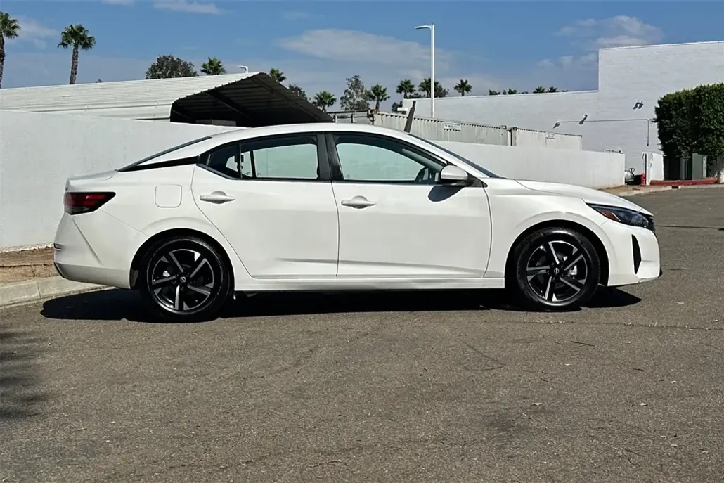 2024 Nissan Sentra SV photo 1