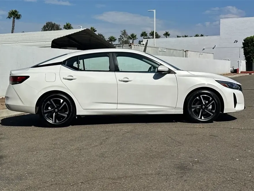 2024 Nissan Sentra SV photo 1