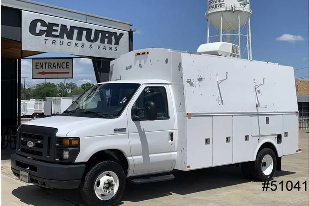 2015 Ford E-450 photo 1