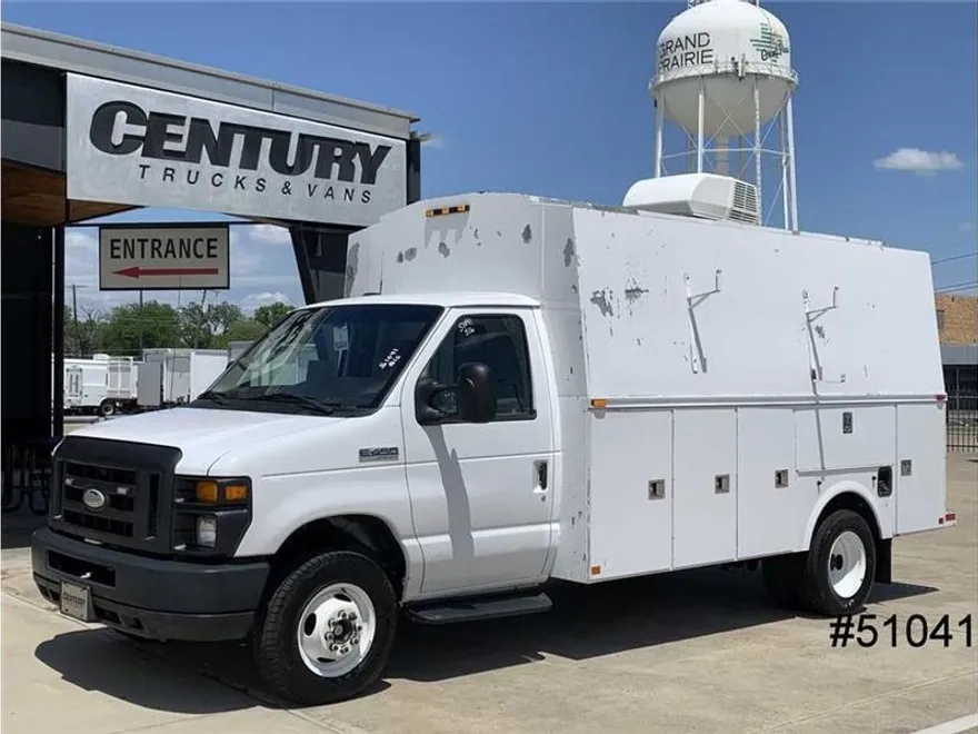 2015 Ford E-450 photo 1