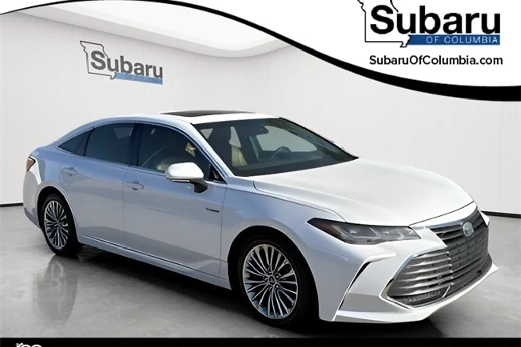 2019 Toyota Avalon Hybrid Limited photo 1