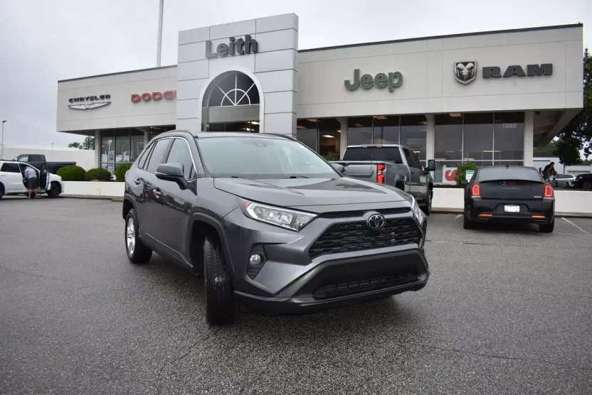 2021 Toyota RAV4 XLE photo 1