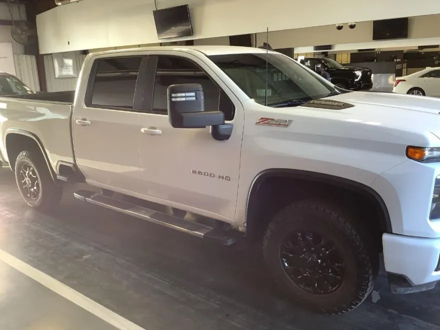 2024 Chevrolet Silverado LT photo 1