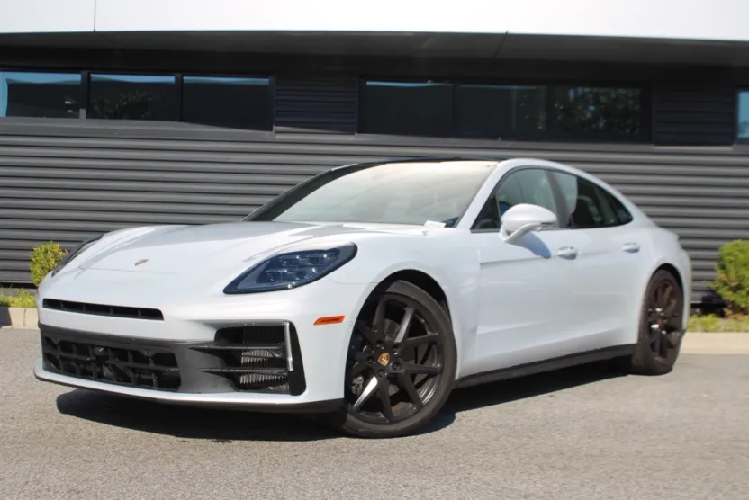 2025 Porsche Panamera 4 photo 1