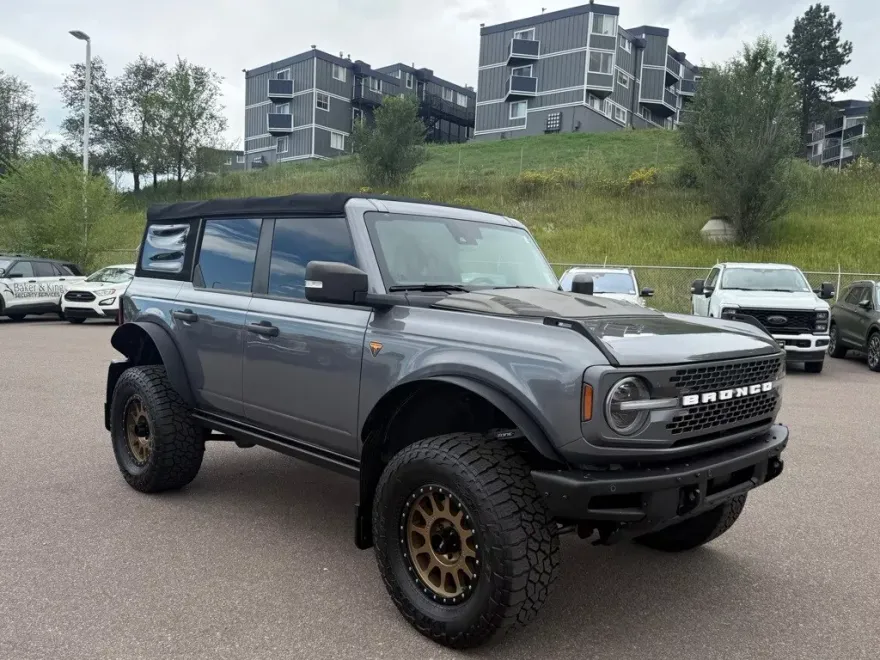 2021 Ford Bronco Badlands photo 1