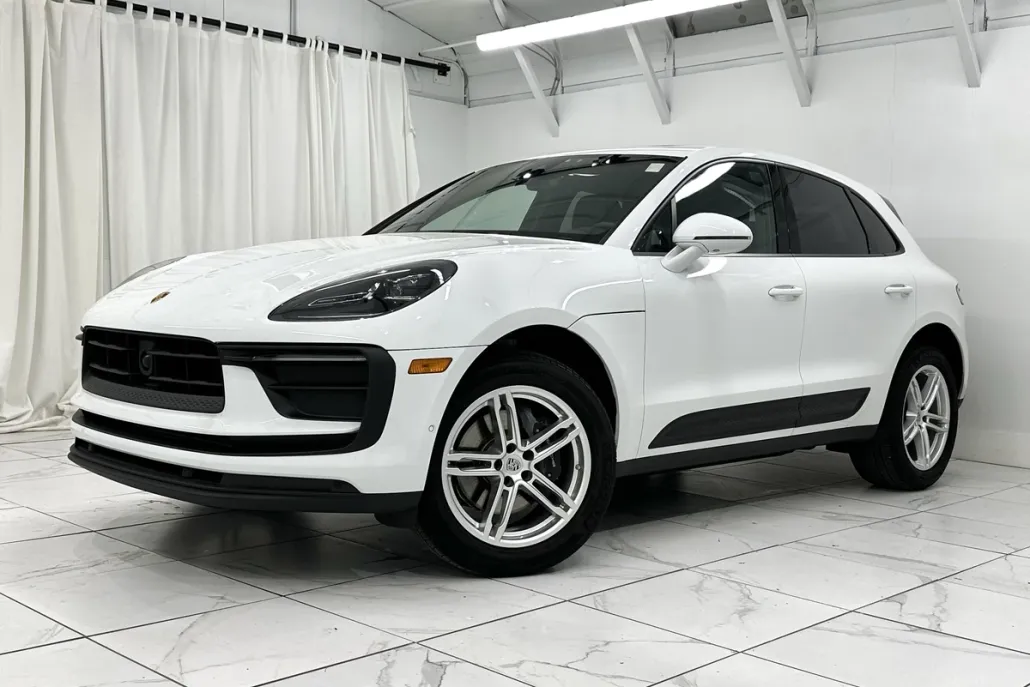 2024 Porsche Macan Base photo 1