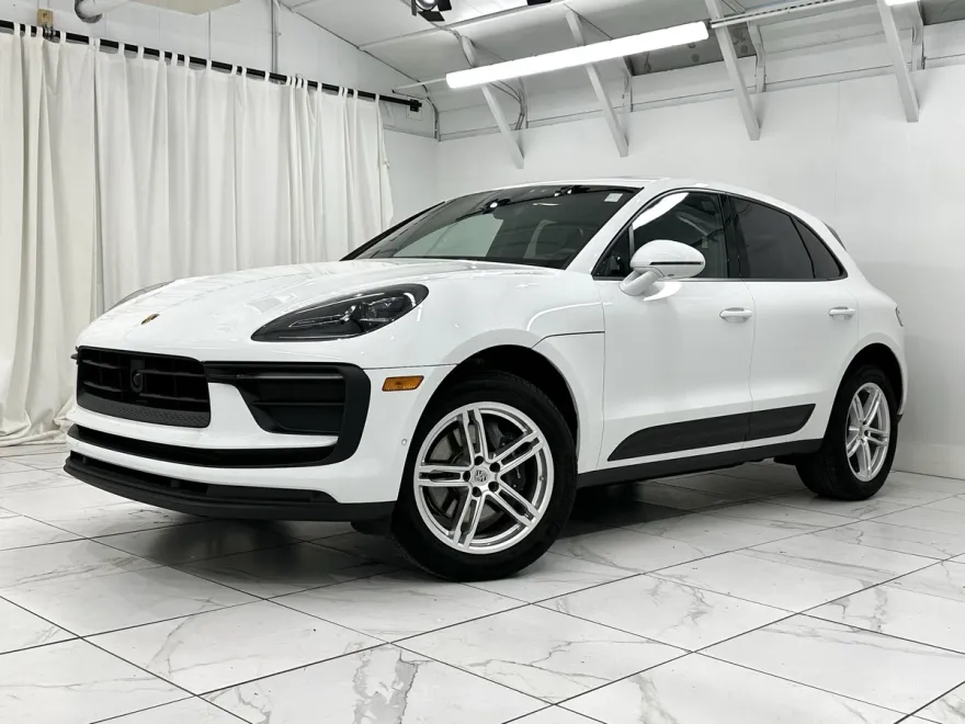 2024 Porsche Macan Base photo 1