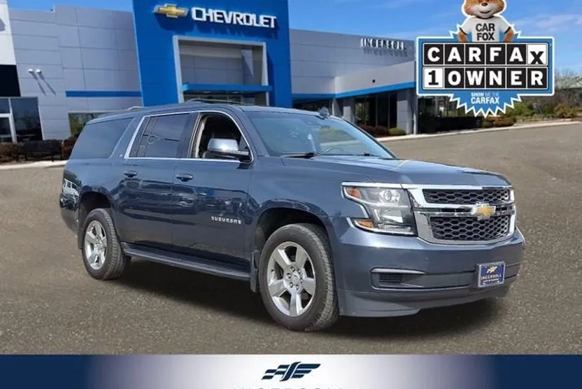 2019 Chevrolet Suburban LT photo 1