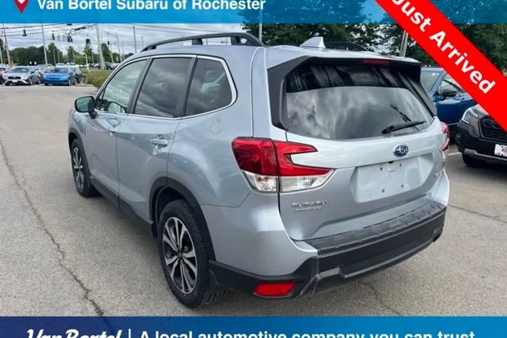 2022 Subaru Forester Limited photo 1