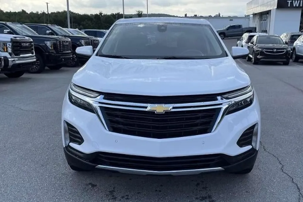 2024 Chevrolet Equinox LT photo 1