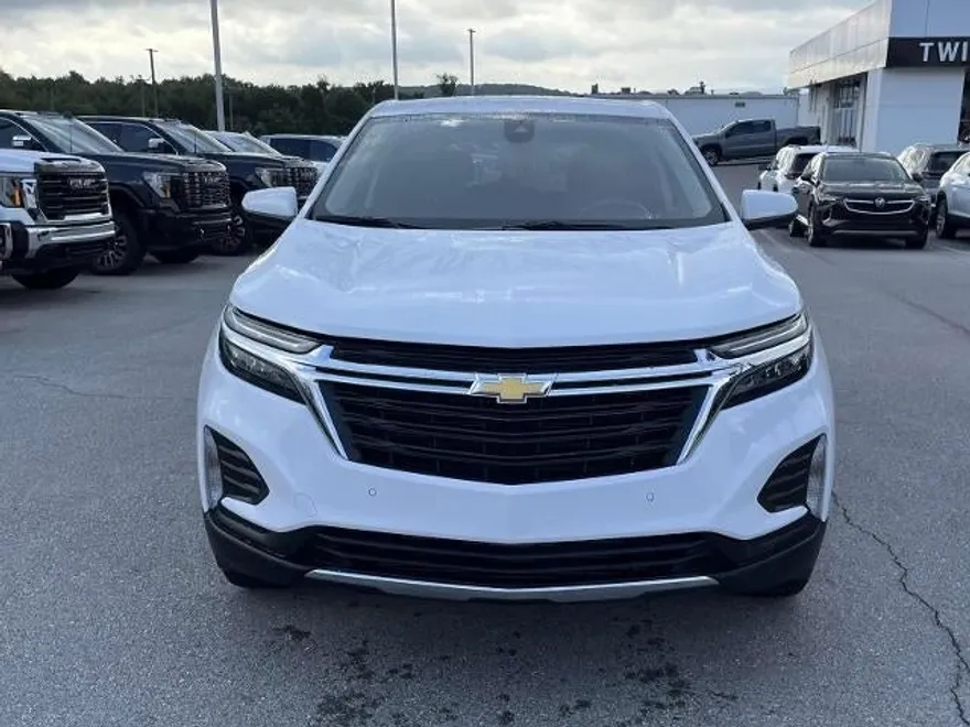 2024 Chevrolet Equinox LT photo 1