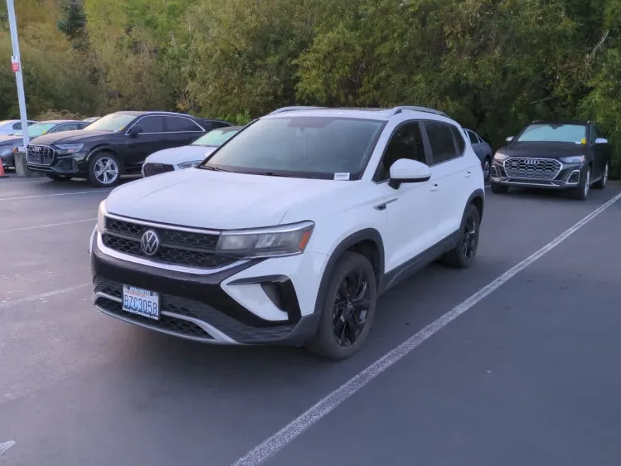 2022 Volkswagen Taos SE photo 1