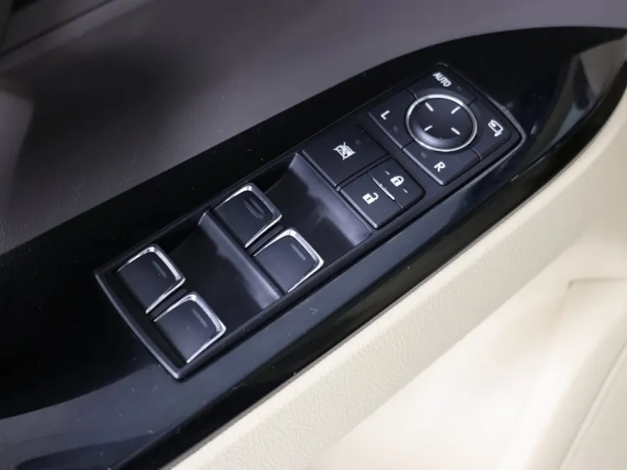 2017 Lexus LX 570 photo 21
