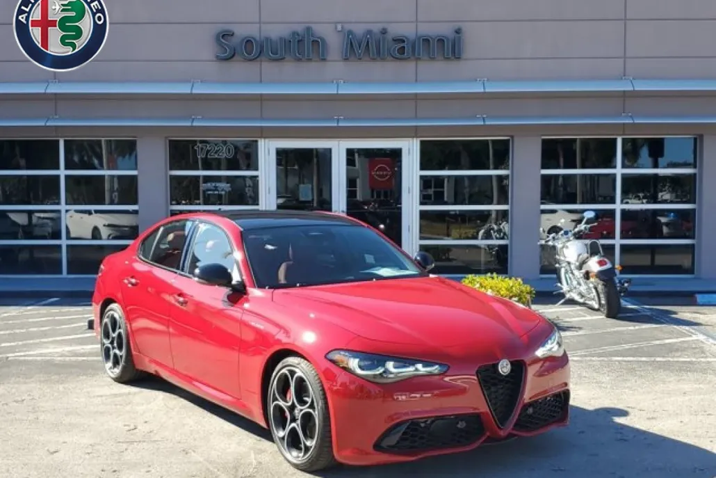 2025 Alfa Romeo Giulia photo 1