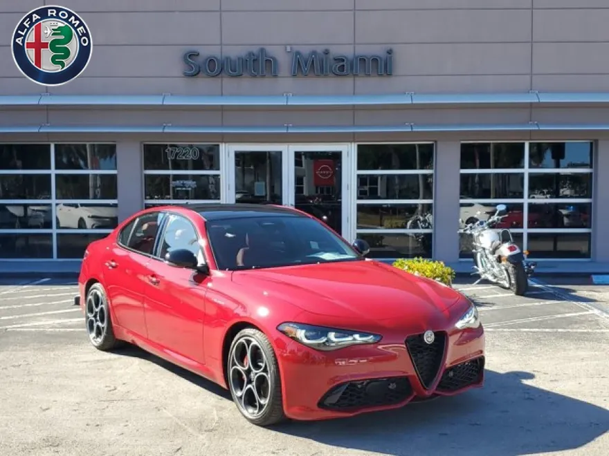 2025 Alfa Romeo Giulia photo 1