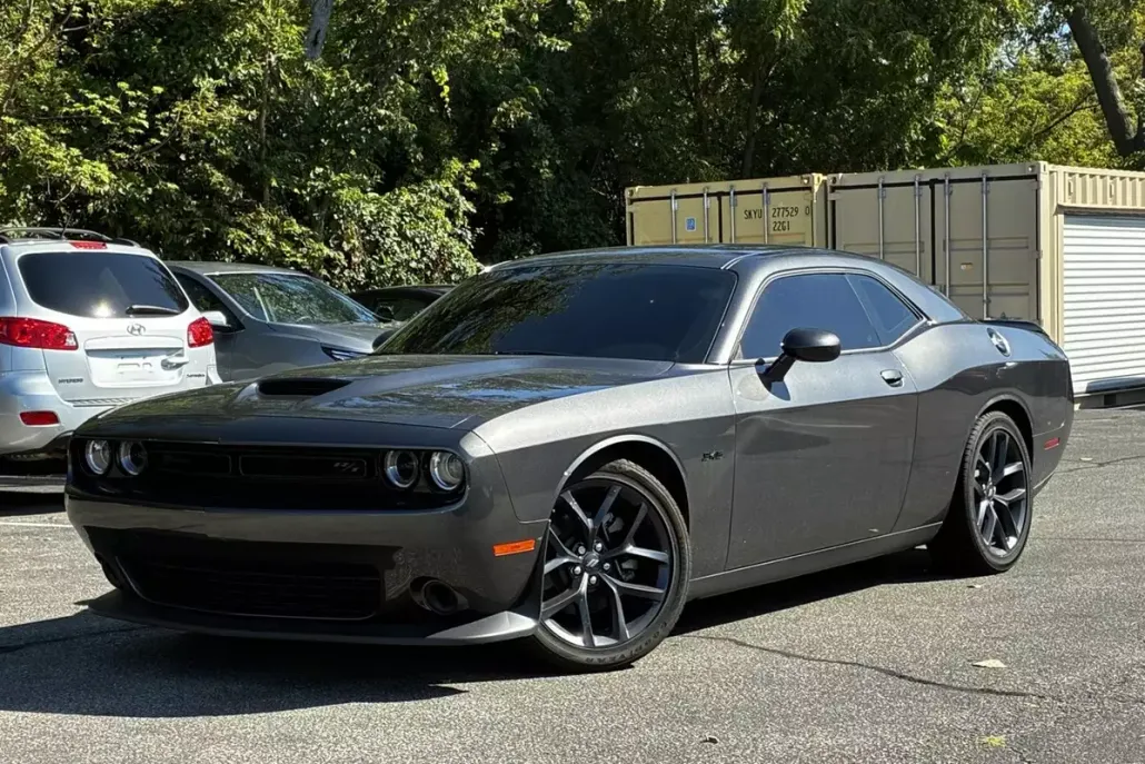 2023 Dodge Challenger R/T photo 1