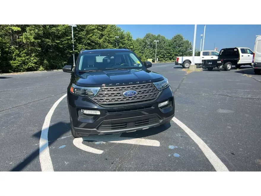 2021 Ford Explorer XLT photo 1