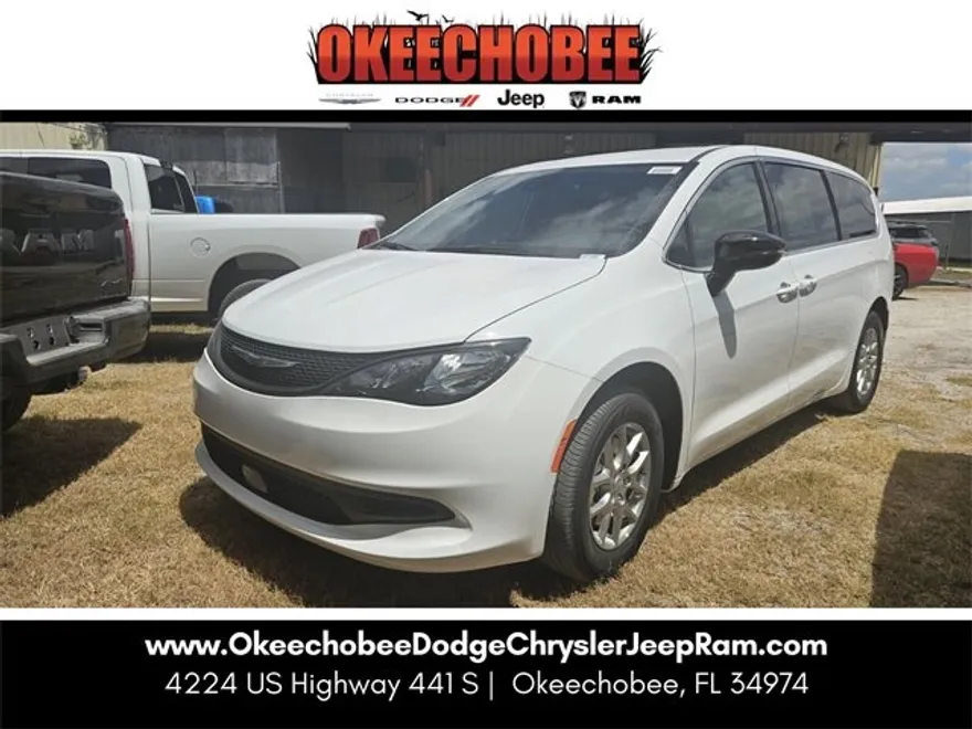 2025 Chrysler Voyager LX photo 1