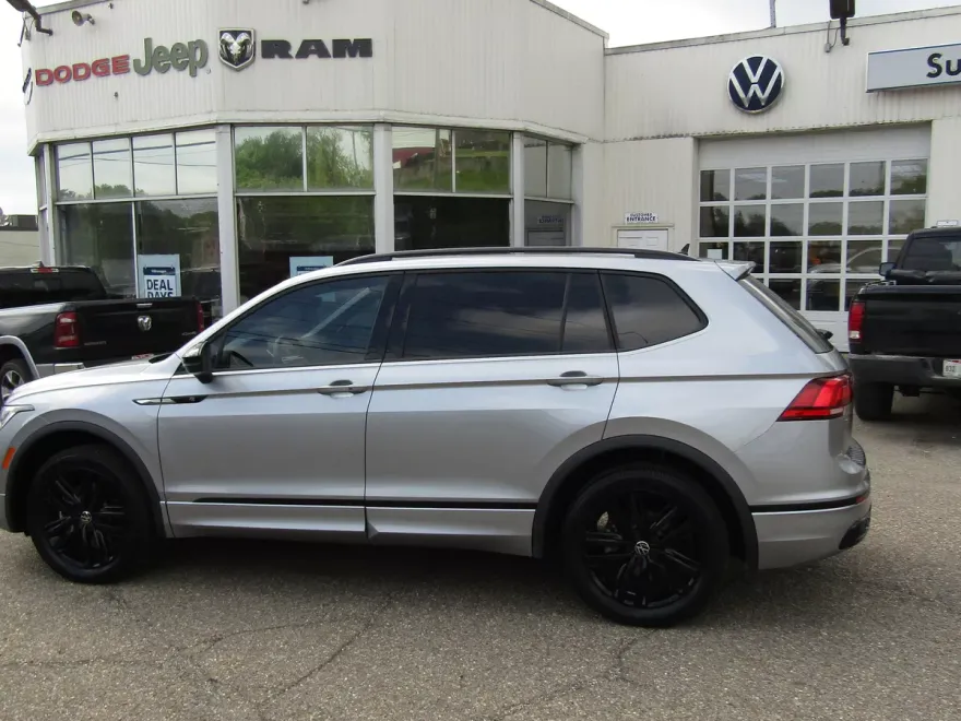 2022 Volkswagen Tiguan SE R-Line Black photo 1