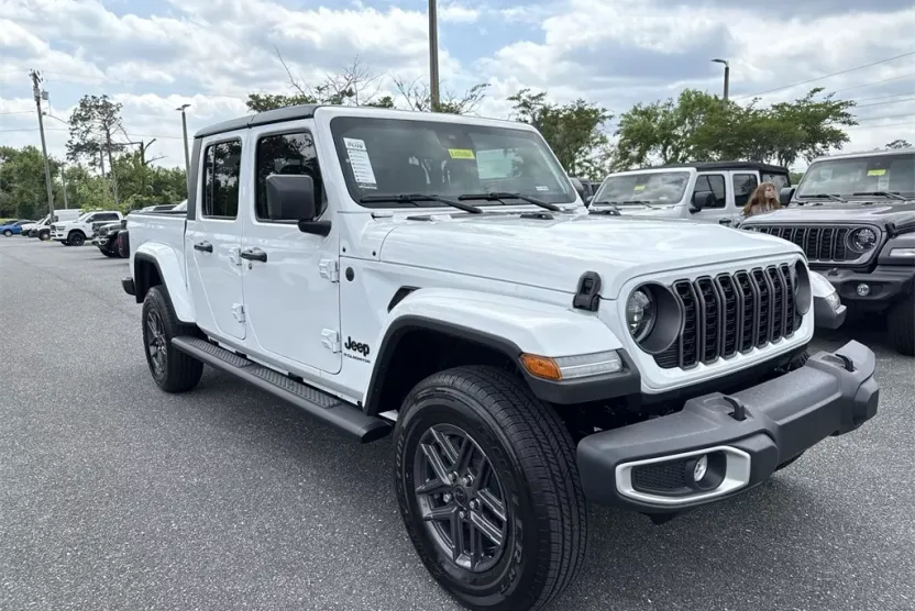 2025 Jeep Gladiator Sport photo 1