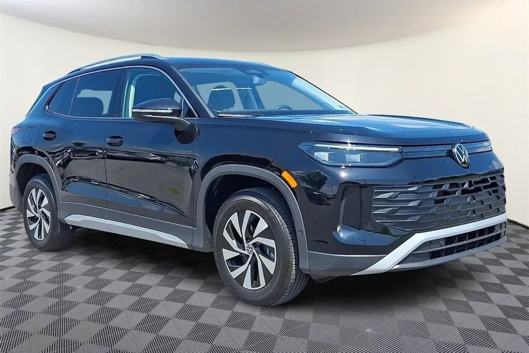 2025 Volkswagen Tiguan S photo 1