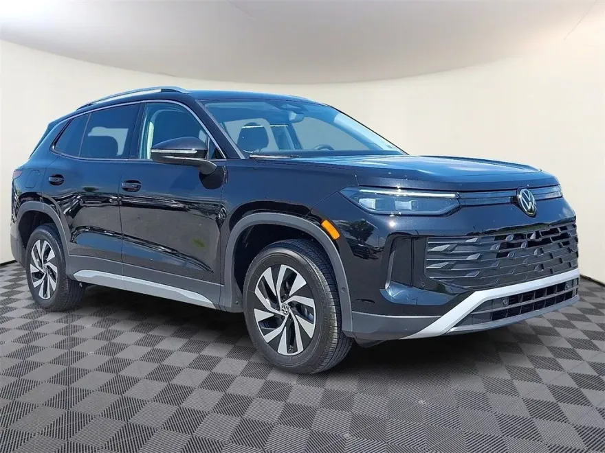 2025 Volkswagen Tiguan S photo 1
