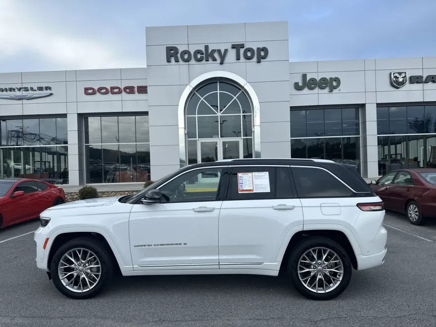 2024 Jeep Grand Cherokee Summit photo 1
