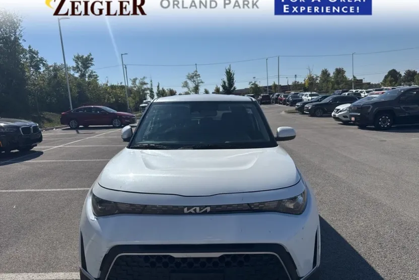 2023 Kia Soul LX photo 1