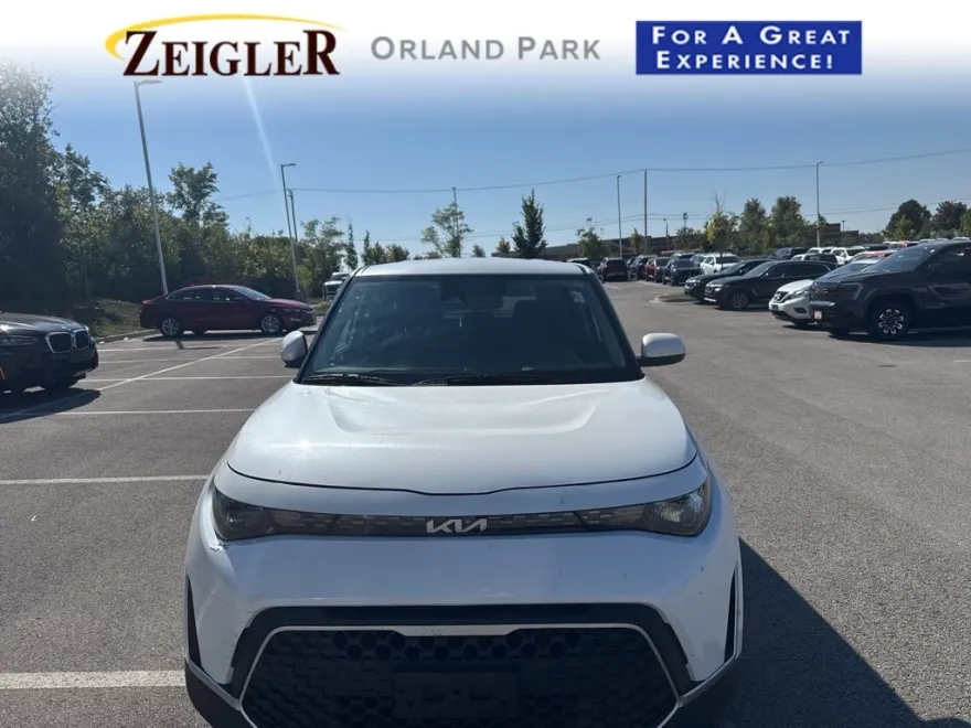 2023 Kia Soul LX photo 1
