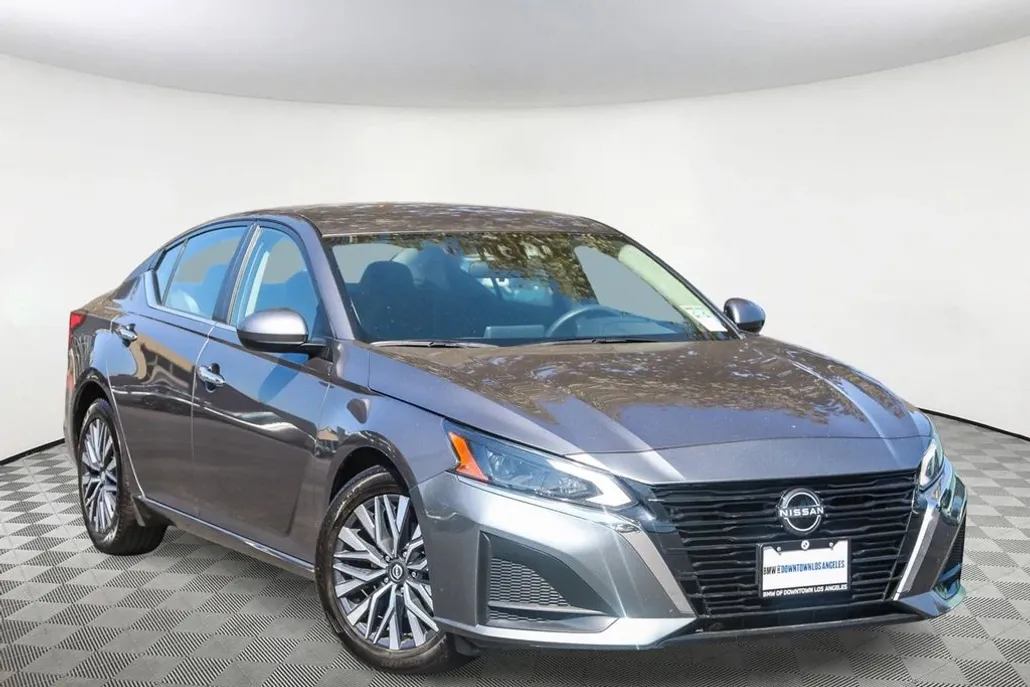 2023 Nissan Altima 2.5 SV photo 1
