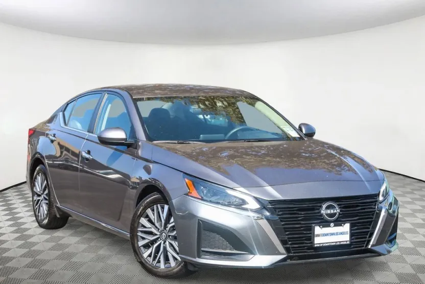 2023 Nissan Altima 2.5 SV photo 1