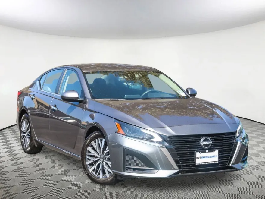 2023 Nissan Altima 2.5 SV photo 1