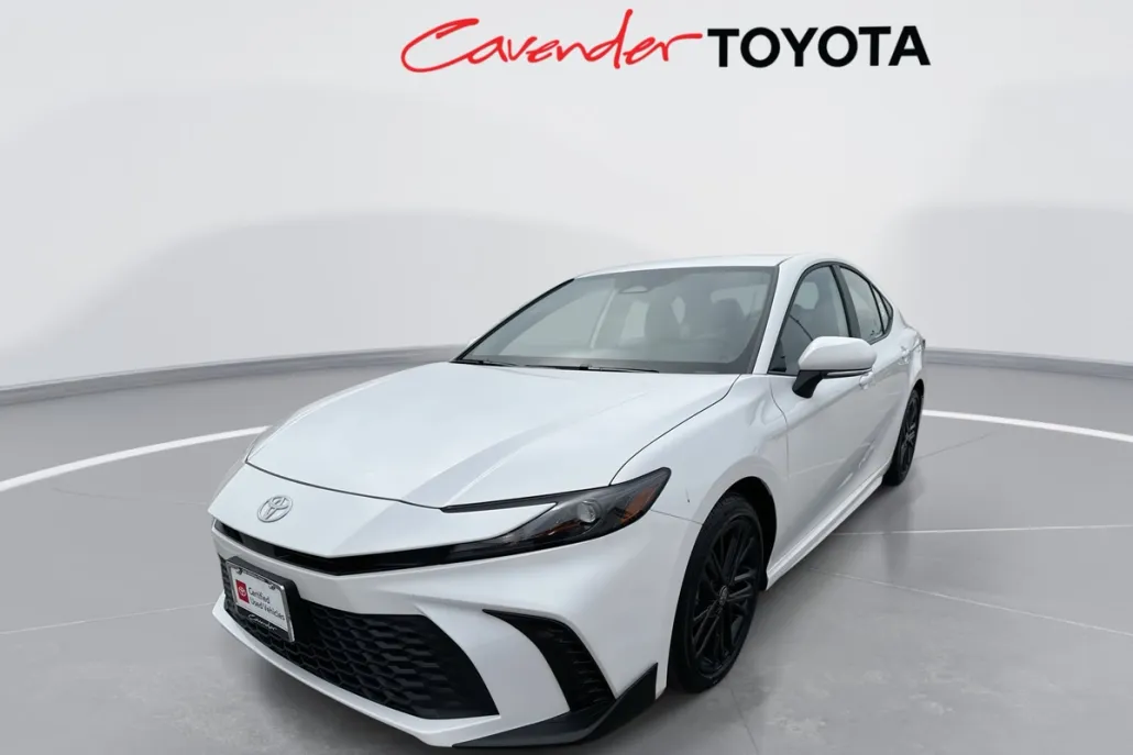 2025 Toyota Camry SE photo 1